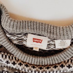 Mens Levis greyscale sweater - medium